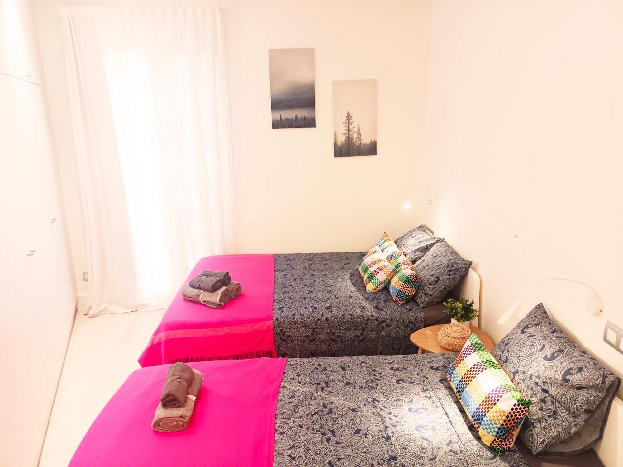 Private Rooms By Plaza Universidad Barselona Dış mekan fotoğraf