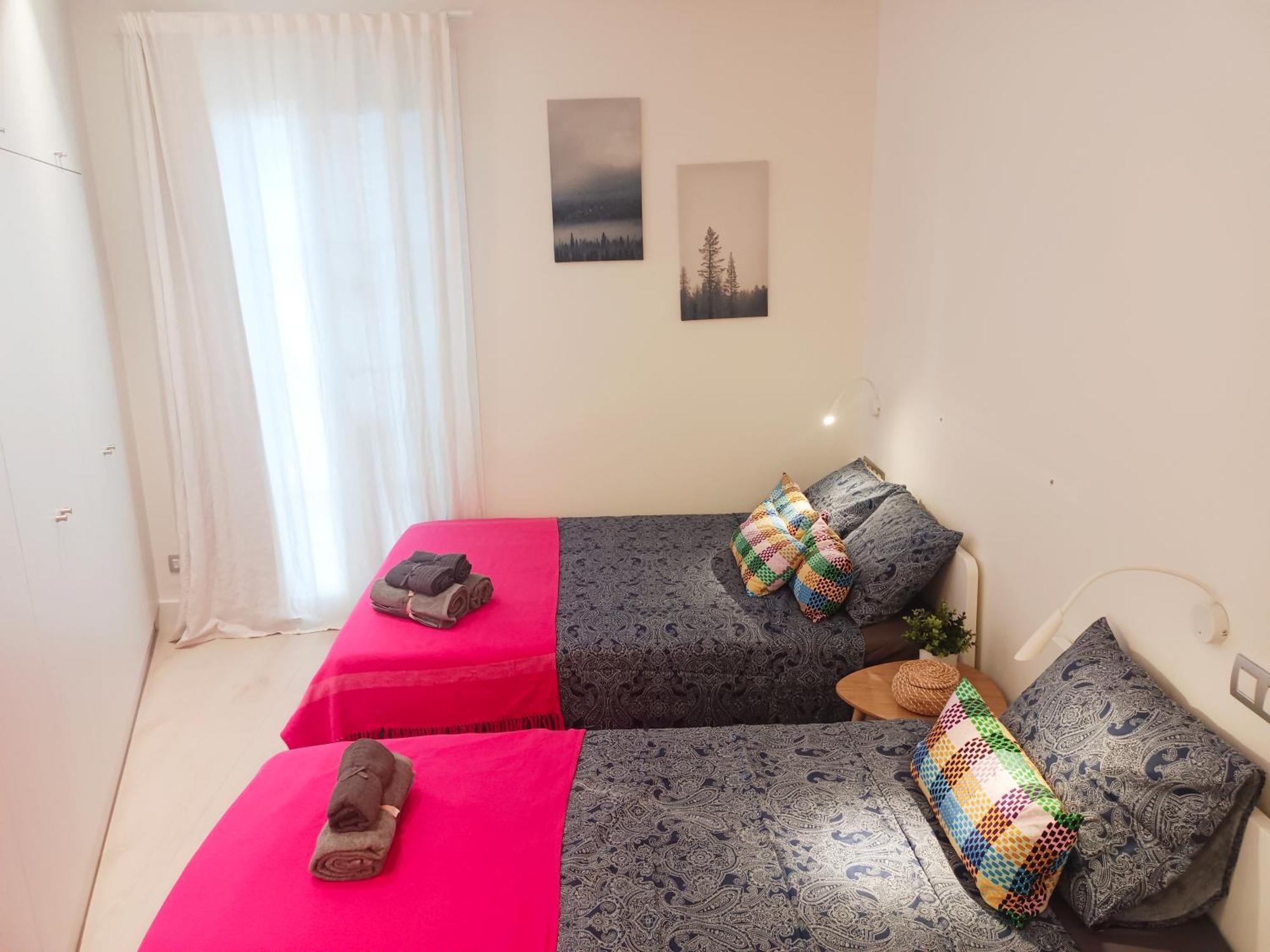 Private Rooms By Plaza Universidad Barselona Dış mekan fotoğraf